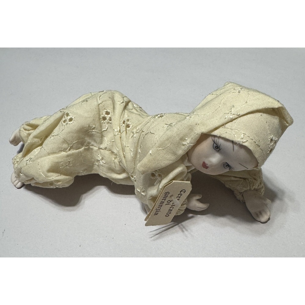 Vintage Capodimonte Porcelain Crawling Baby Doll Italian Eyelet Lace Cream 7.5"